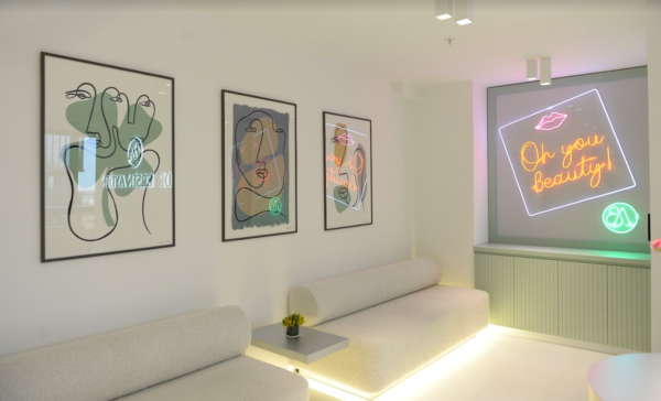 Ataköy kliniği bekleme alanı
