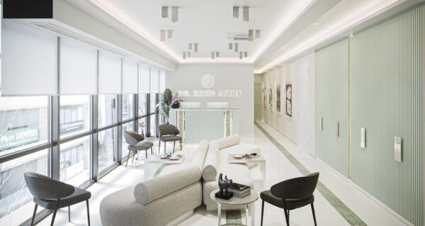 Bağdat Caddesi kliniği bekleme alanı